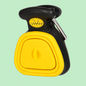 Contenedor portátil plegable para recoger caca de perro color amarillo con diseño funcional y gancho metálico